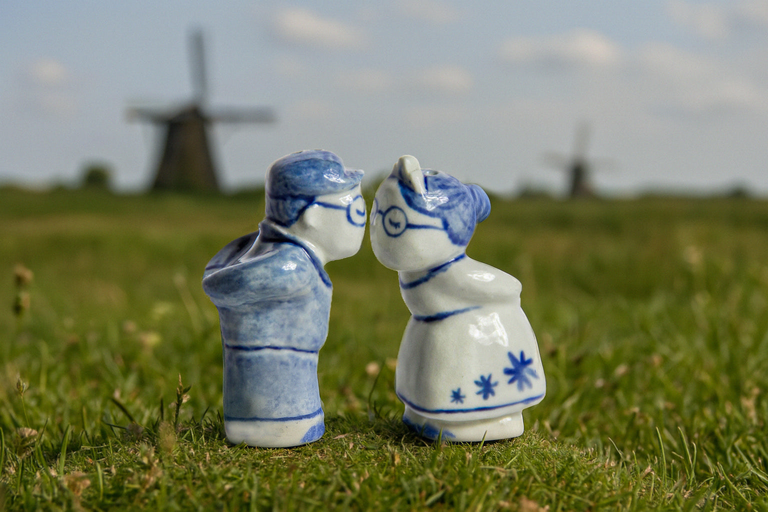 Customizable Kissing Salt & Pepper Figurines